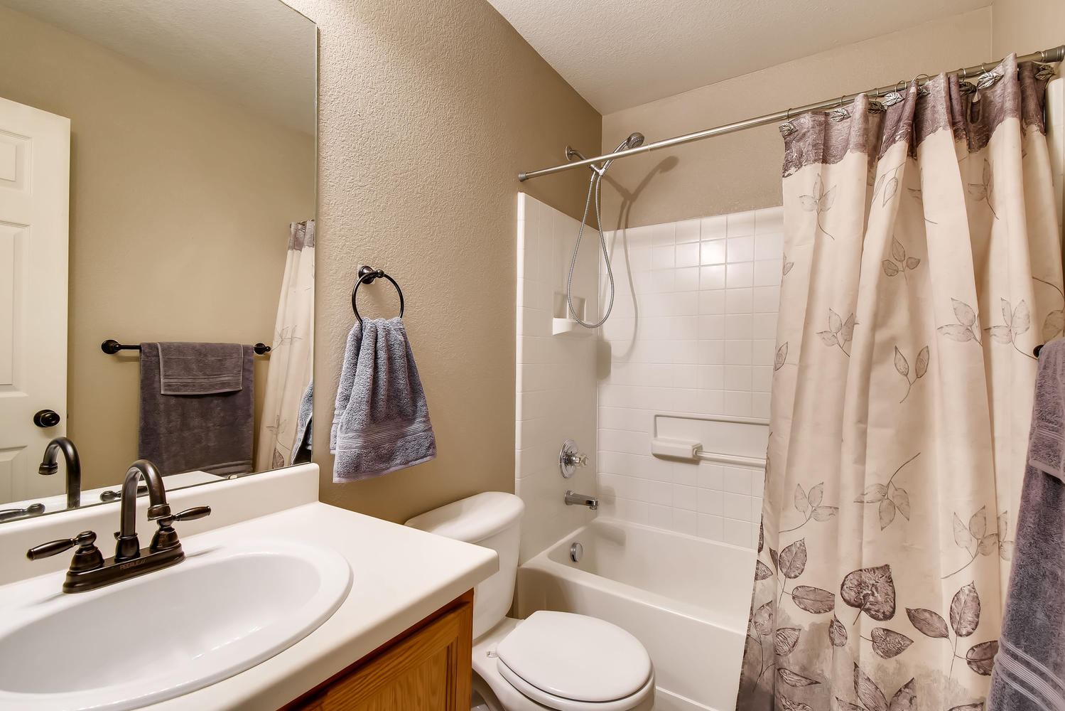 REAL ESTATE LISTING: 10595 Forester Pl Longmont CO Shared Bath