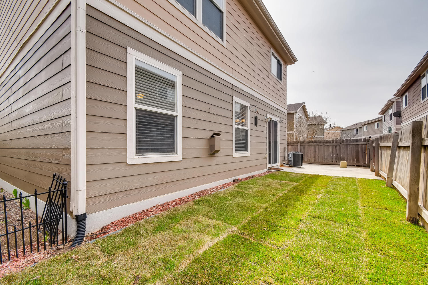 REAL ESTATE LISTING: 10595 Forester Pl Longmont CO Back Yard
