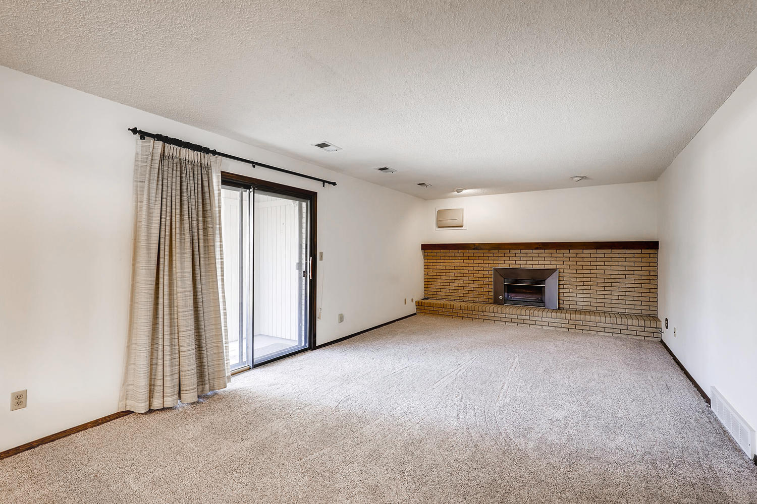 NEW LISTING: 1737 Harvard St Longmont CO Family Room