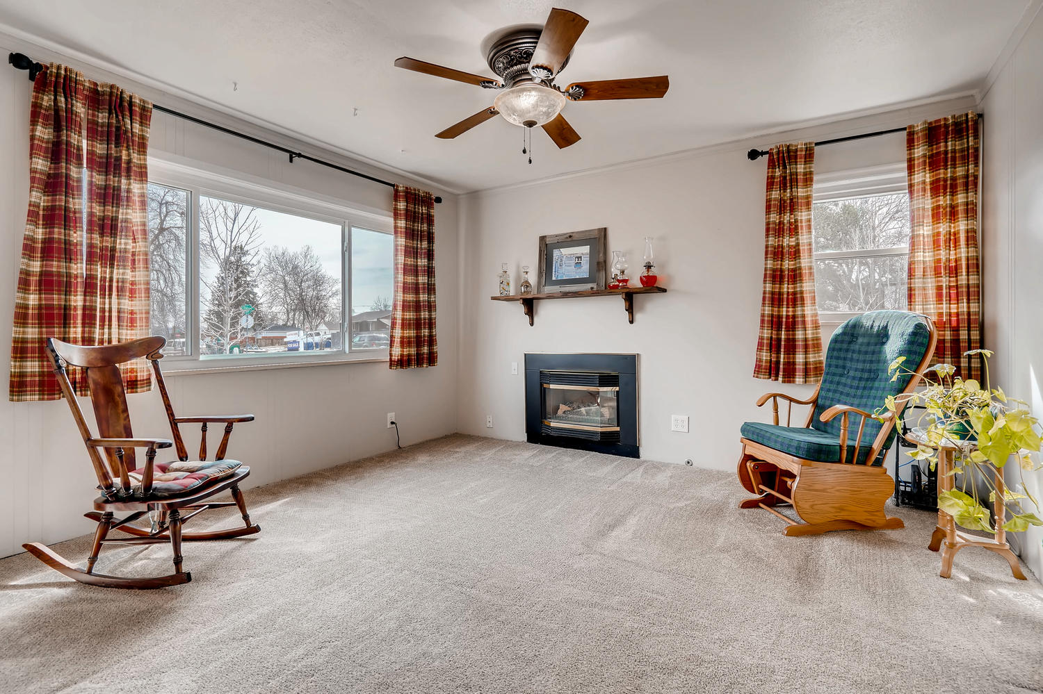 NEW LISTING: 579 S Quivas St Denver CO Family Room