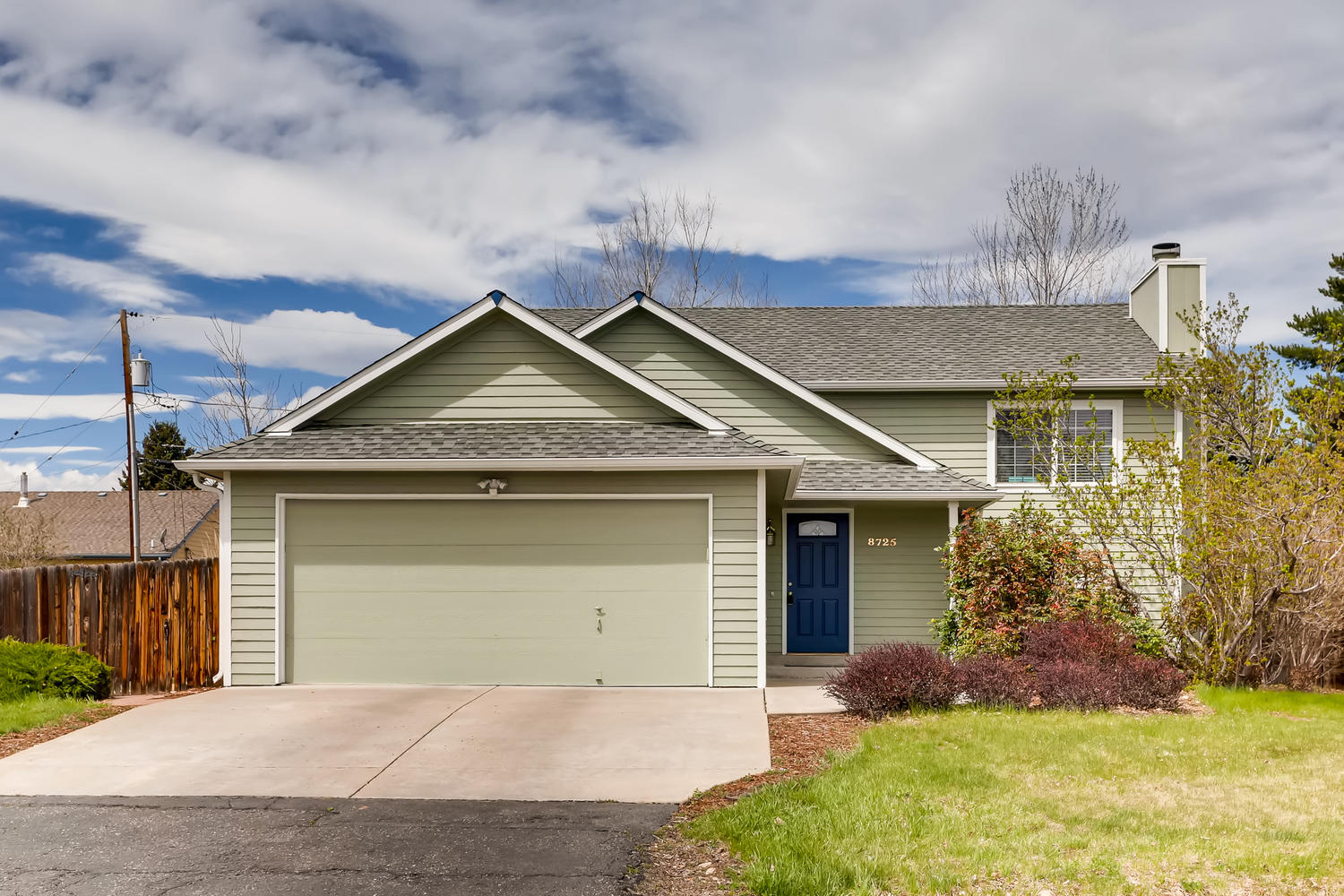 REAL ESTATE LISTING: 8725 S Yukon St Littleton CO Front Exterior