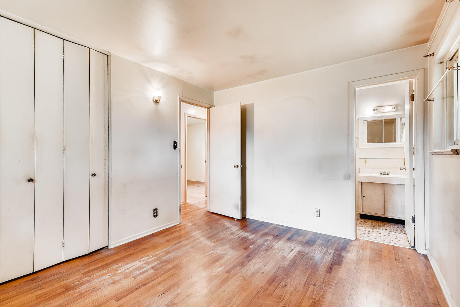 REAL ESTATE LISTING: 1025 W 101st Place Northglenn Master Bedroom