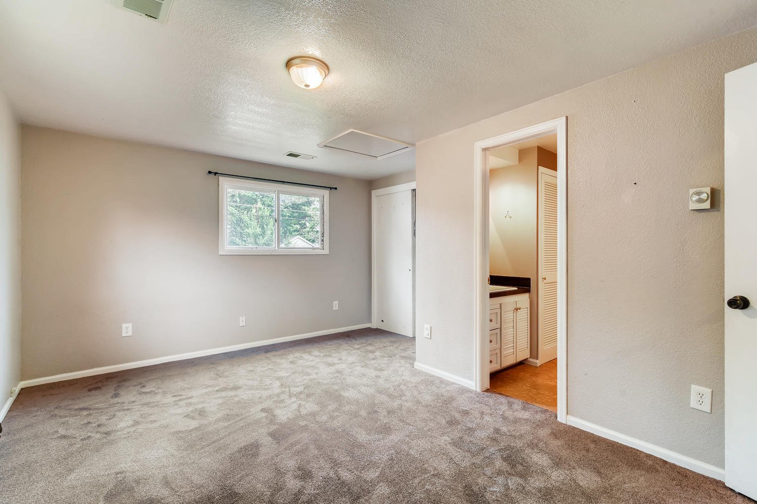 REAL ESTATE LISTING: 1201 E 1st Street Loveland CO Master Bedroom
