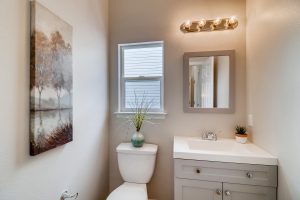 REAL ESTATE LISTING: 1902 Fountain Court Powder Room
