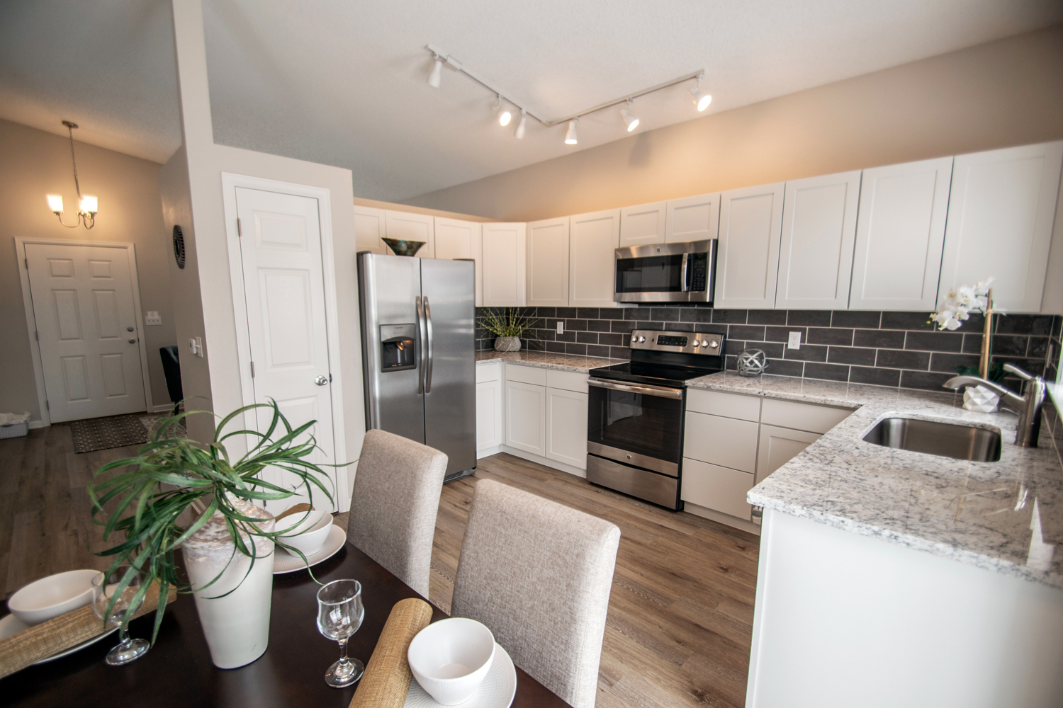 REAL ESTATE LISTING: 1902 Fountain Court All NEW Kitchen