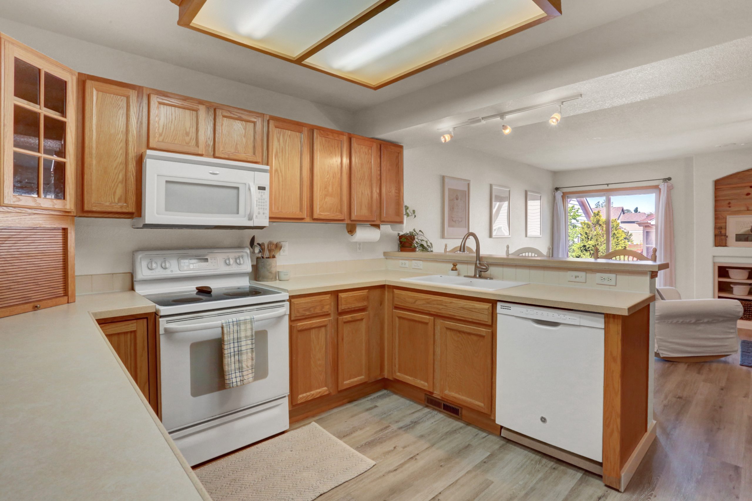 REAL ESTATE LISTING: 10502 Falcon St Firestone Kitchen