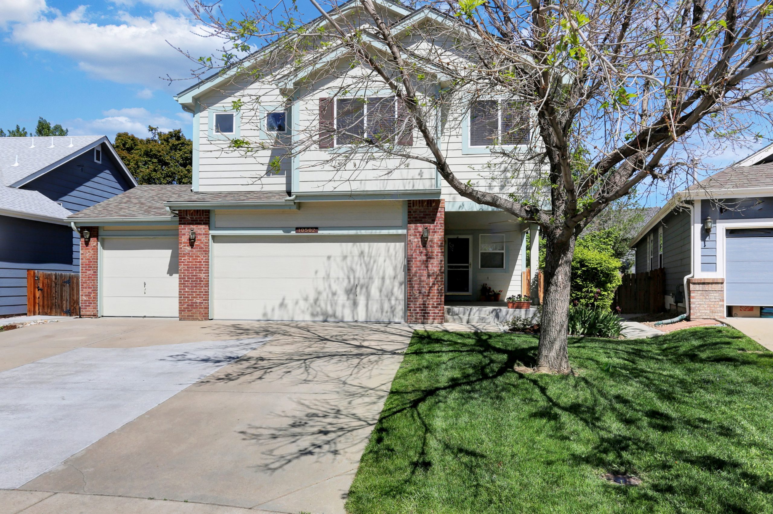 REAL ESTATE LISTING: 10502 Falcon St Firestone Front Exterior