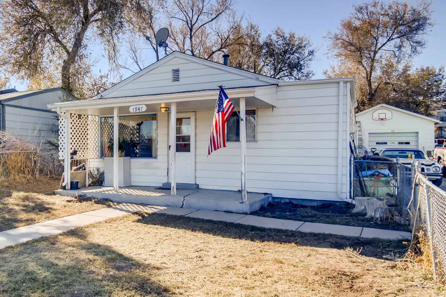 REAL ESTATE LISTING: 1947 Jay st Lakewood CO Exterior Front