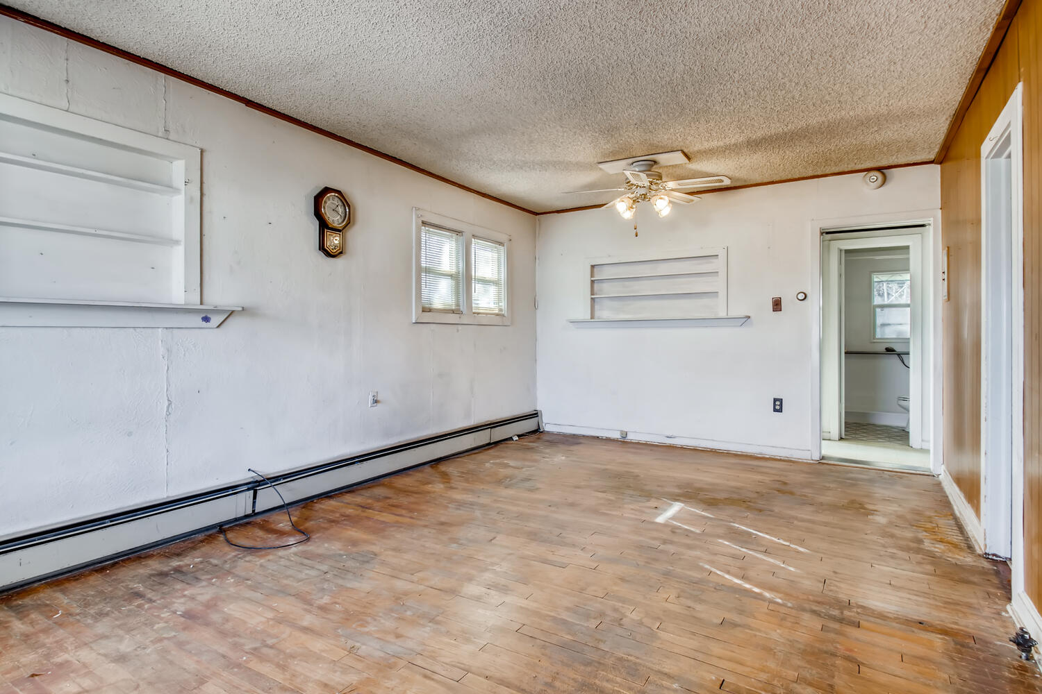 REAL ESTATE LISTING: 1947 Jay st Lakewood CO Living Room