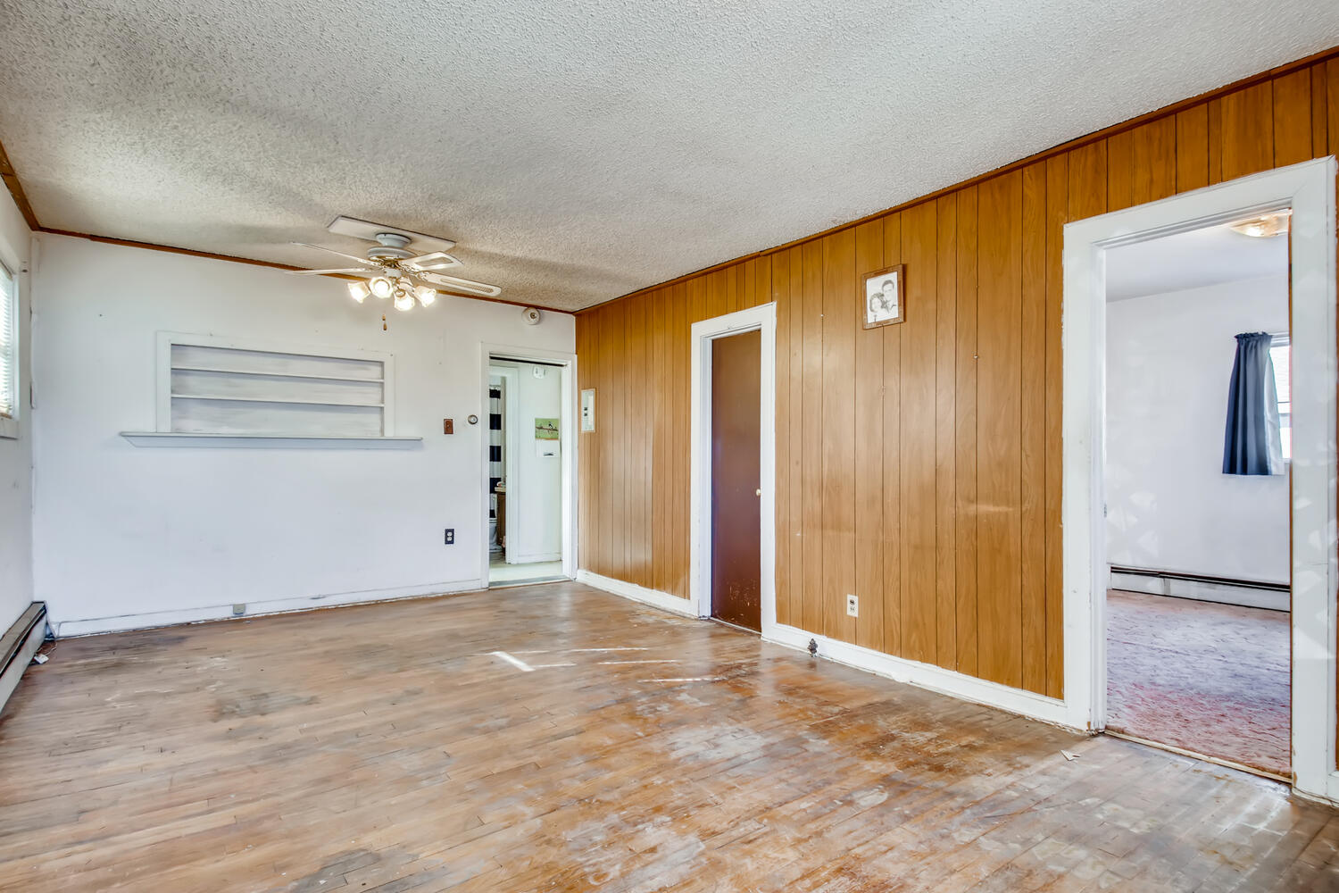 REAL ESTATE LISTING: 1947 Jay st Lakewood CO Living Room