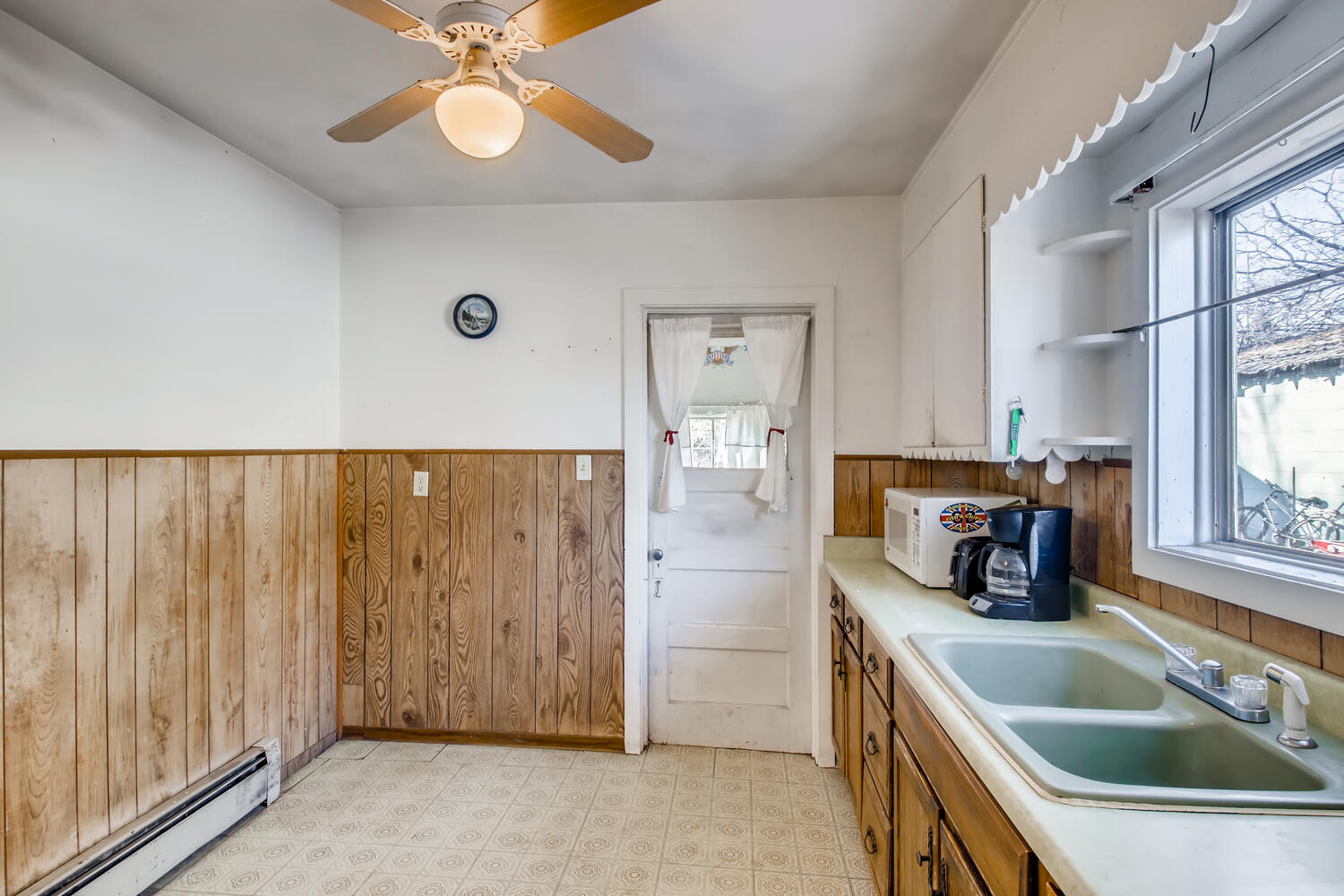REAL ESTATE LISTING: 1947 Jay st Lakewood CO Kitchen