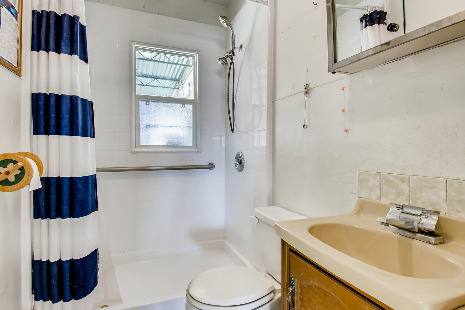 REAL ESTATE LISTING: 1947 Jay st Lakewood CO Shared Bath