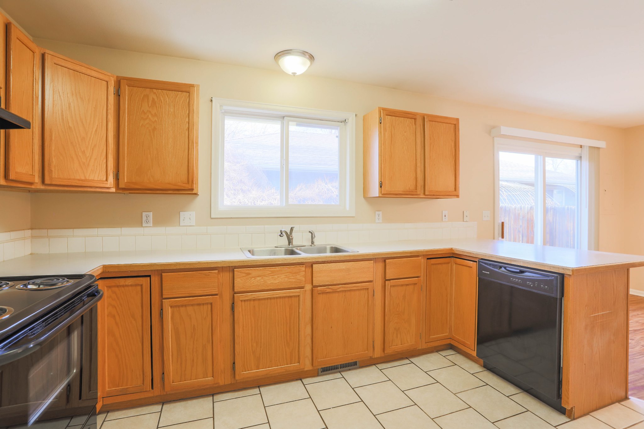 REAL ESTATE LISTING: 826 Atwood St Longmont Kitchen