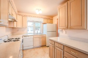 REAL ESTATE LISTING: 1516 Atwood St Longmont Kitchen