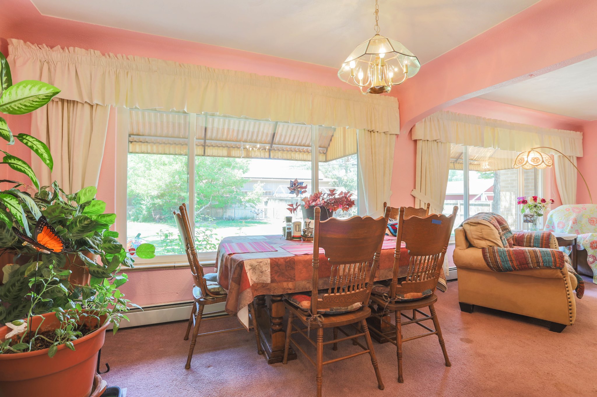 REAL ESTATE LISTING: 75 Zephyr St Lakewood Dining Room