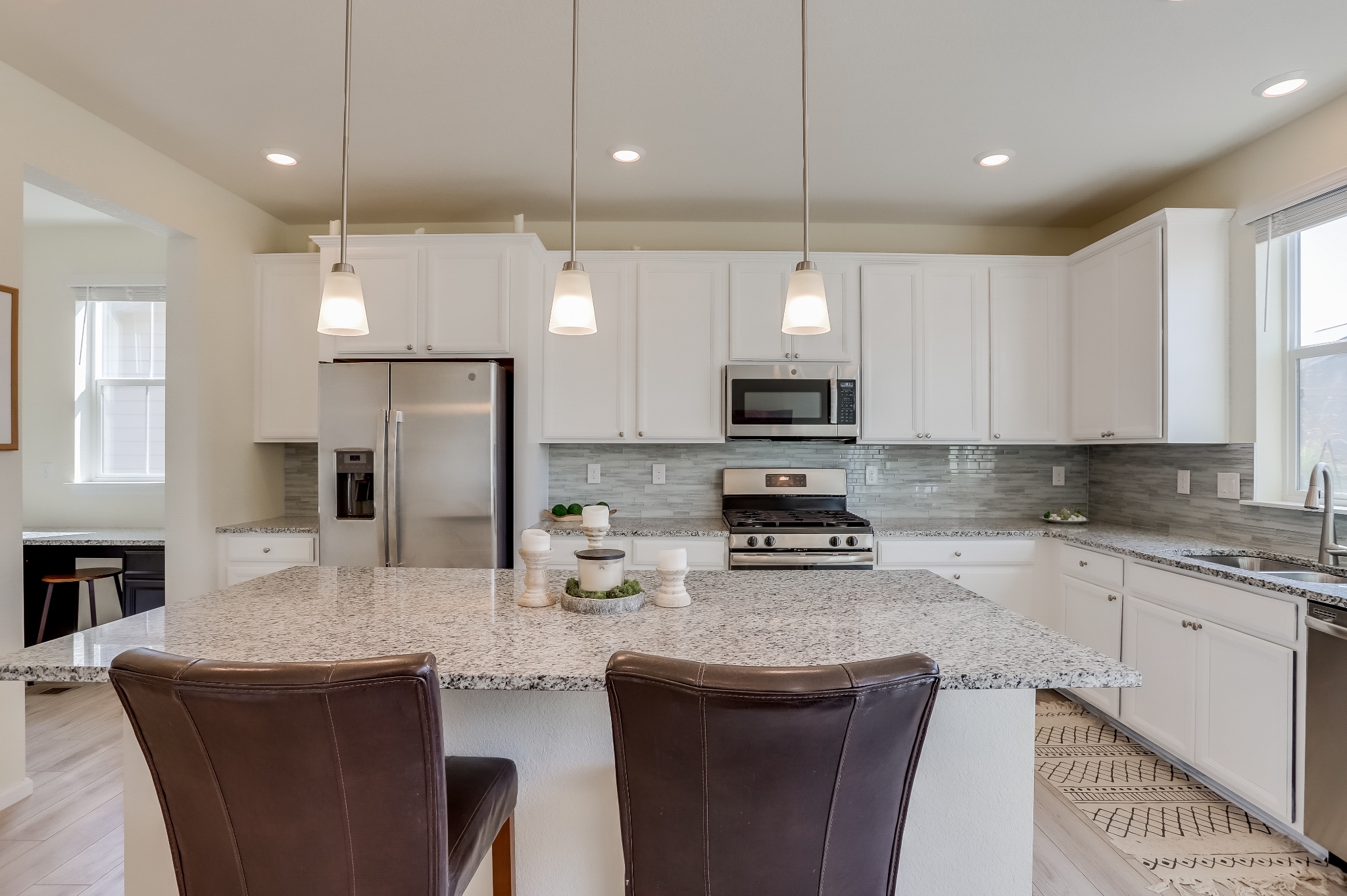 REAL ESTATE LISTING: 12813 Clearview St Firestone Kitchen