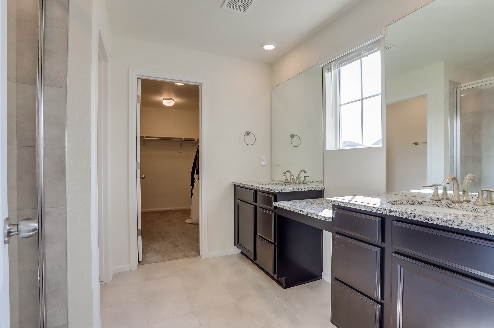 REAL ESTATE LISTING: 12813 Clearview St Firestone Master Bath