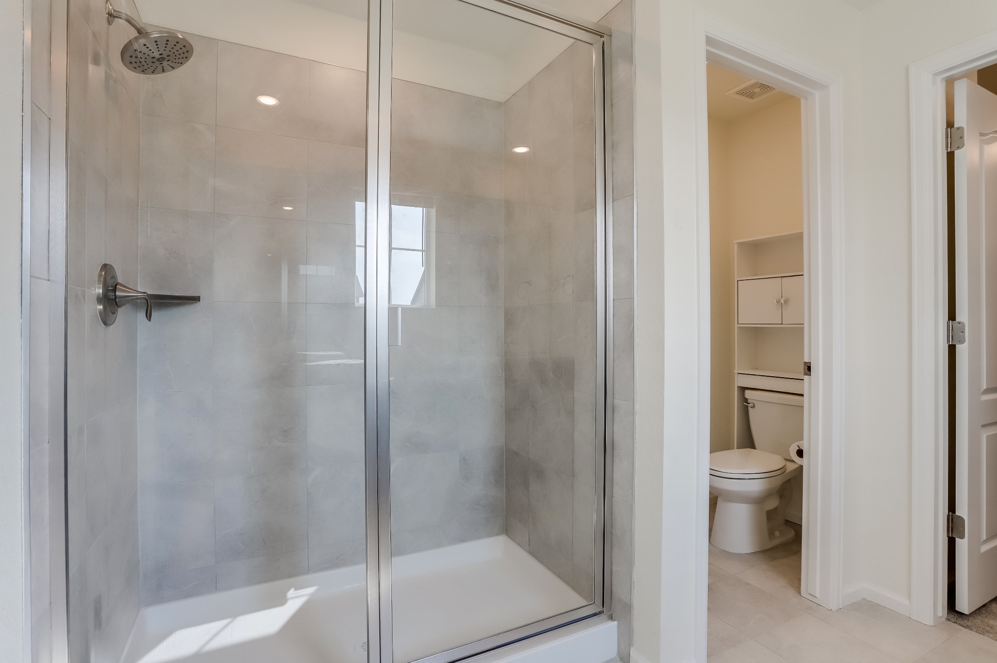 REAL ESTATE LISTING: 12813 Clearview St Firestone Master Bath