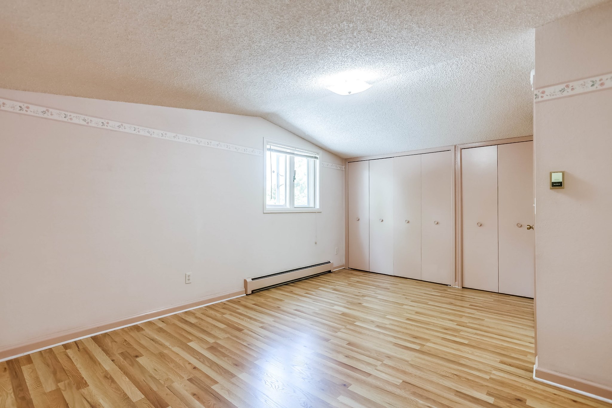 REAL ESTATE LISTING: 1409 Cannon St Louisville Bedroom 3