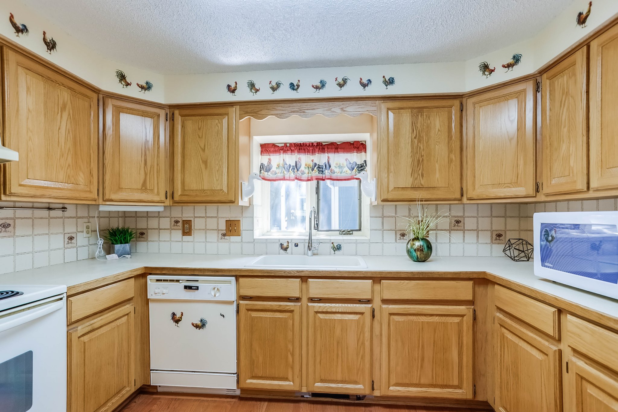 REAL ESTATE LISTING: 1409 Cannon St Louisville Kitchen