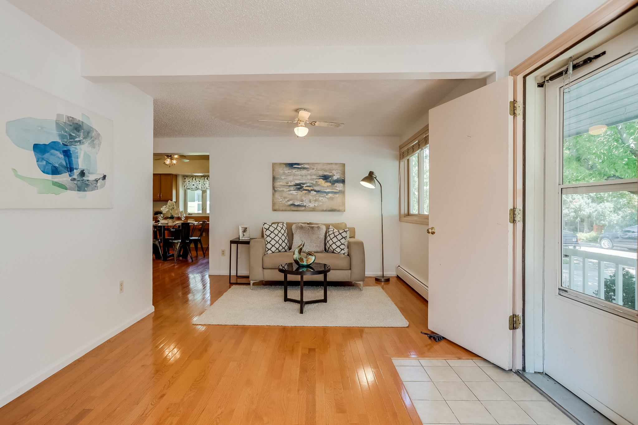REAL ESTATE LISTING: 1409 Cannon St Louisville Living Room