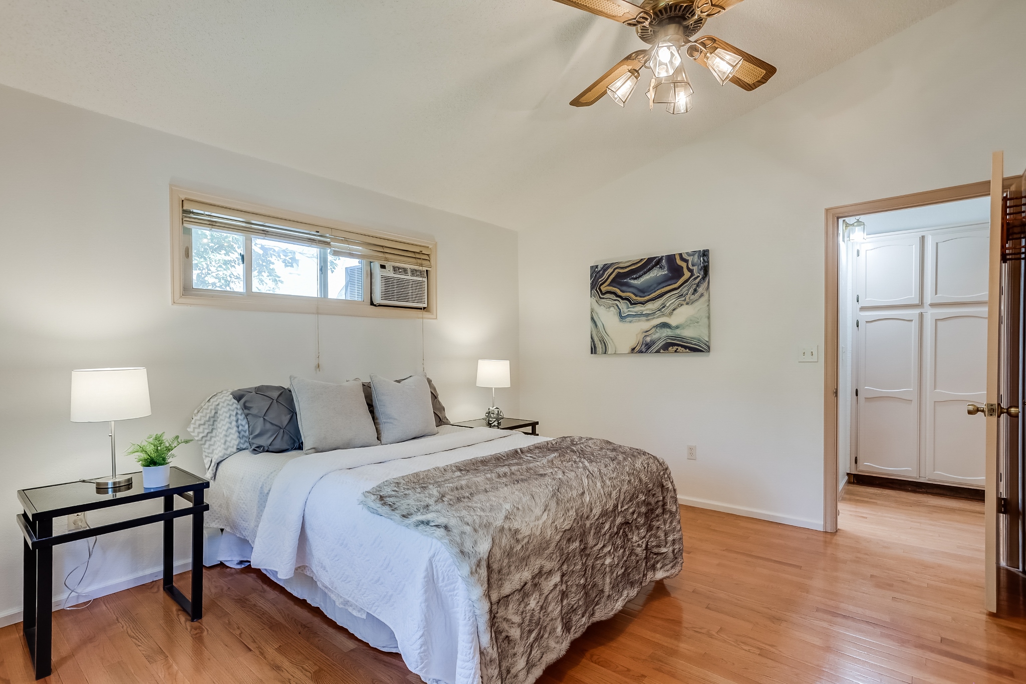 REAL ESTATE LISTING: 1409 Cannon St Louisville Master Bedroom