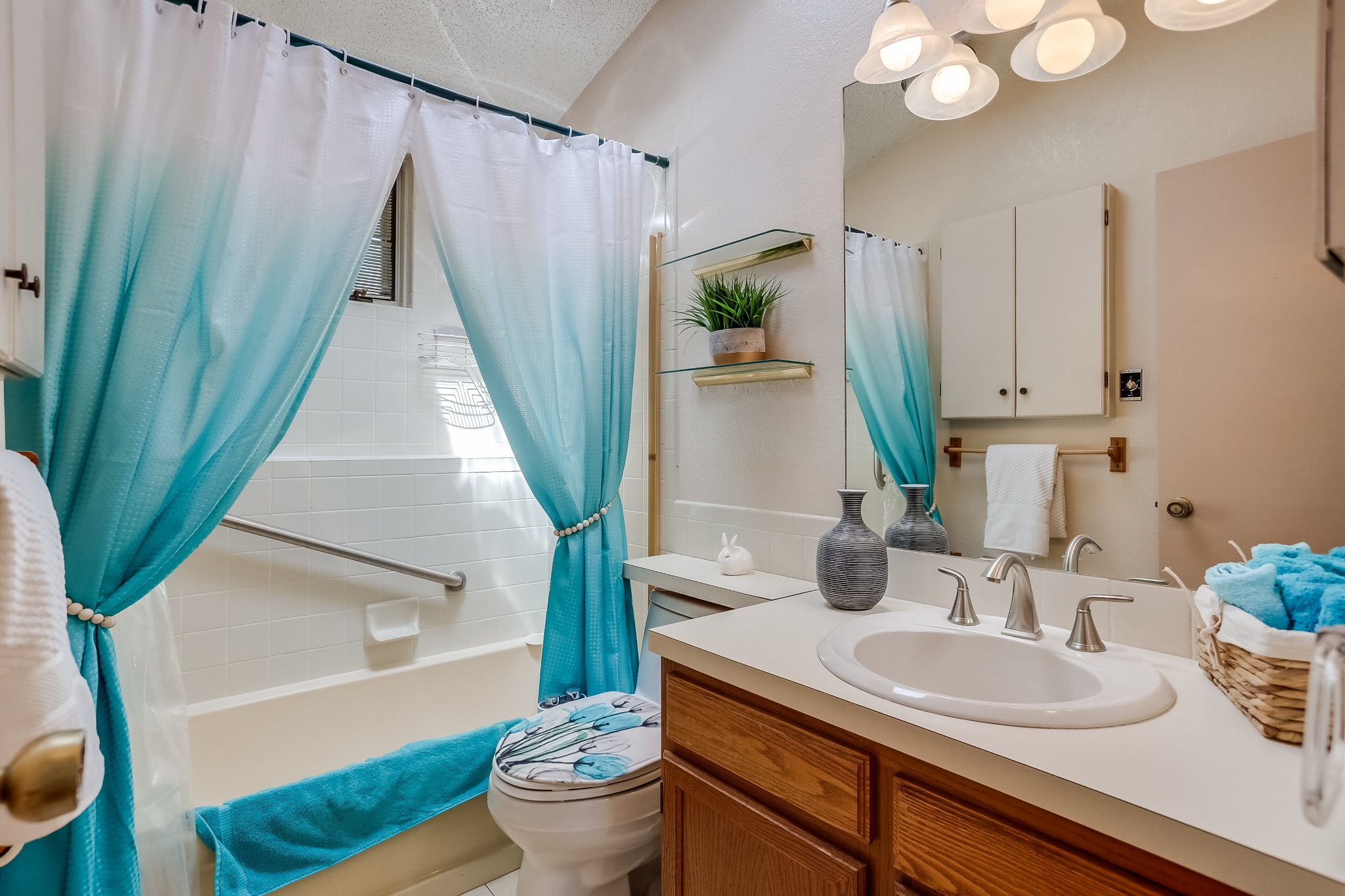 REAL ESTATE LISTING: 1409 Cannon St Louisville Master Bath