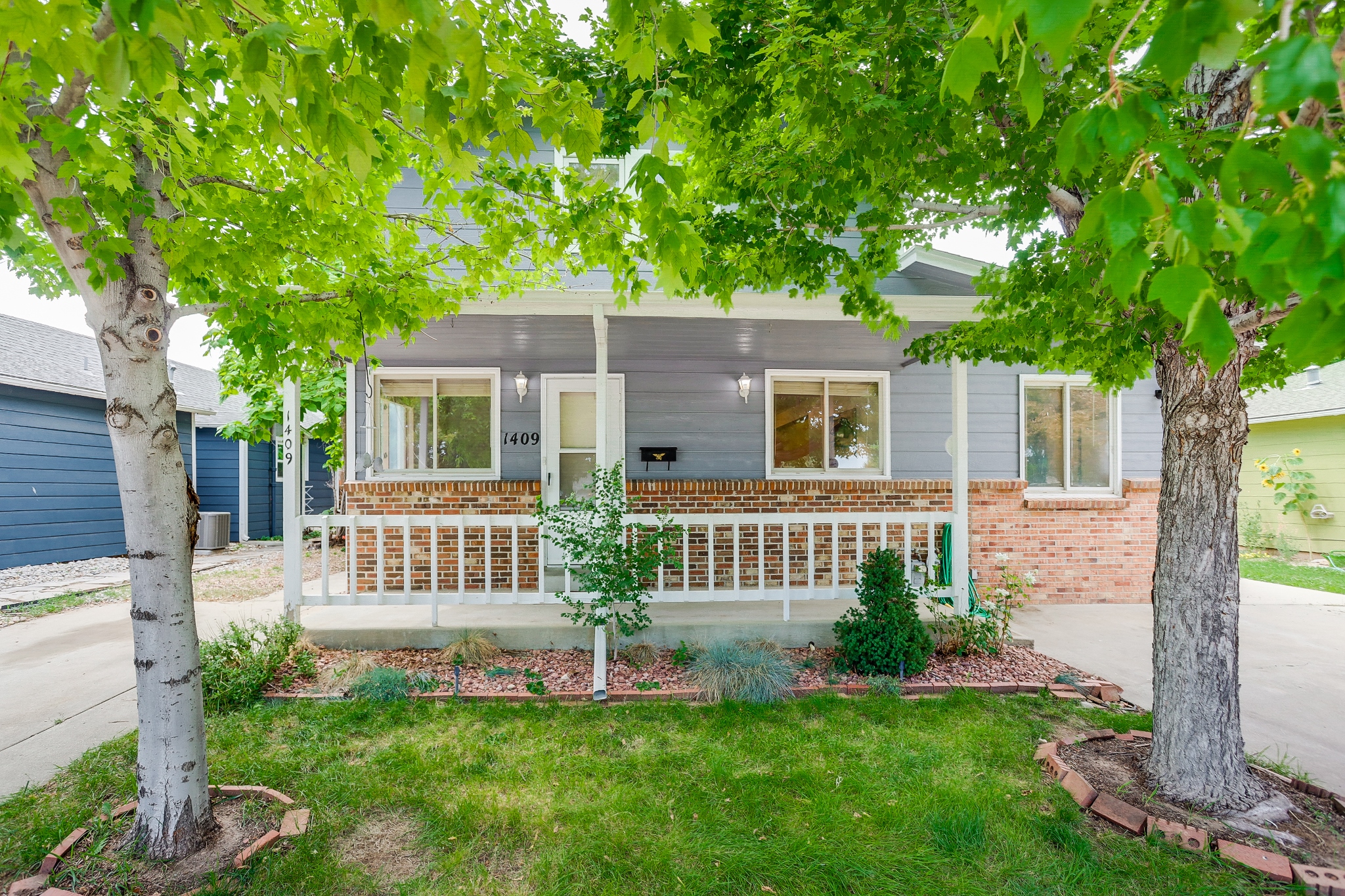 REAL ESTATE LISTING: 1409 Cannon St Louisville Front Porch