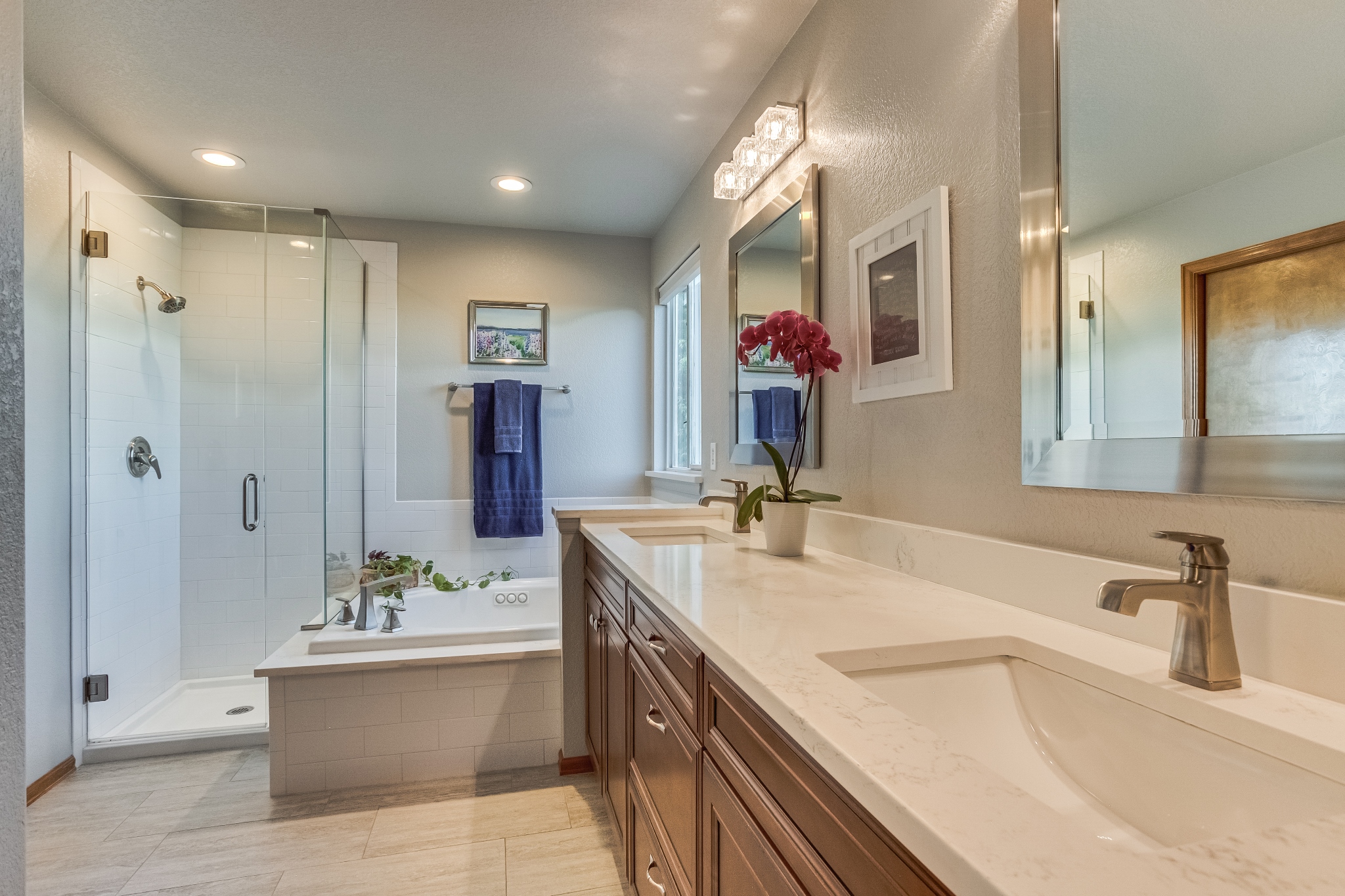 REAL ESTATE LISTING: 1280 Elmwood Ct Broomfield Master En Suite Bath