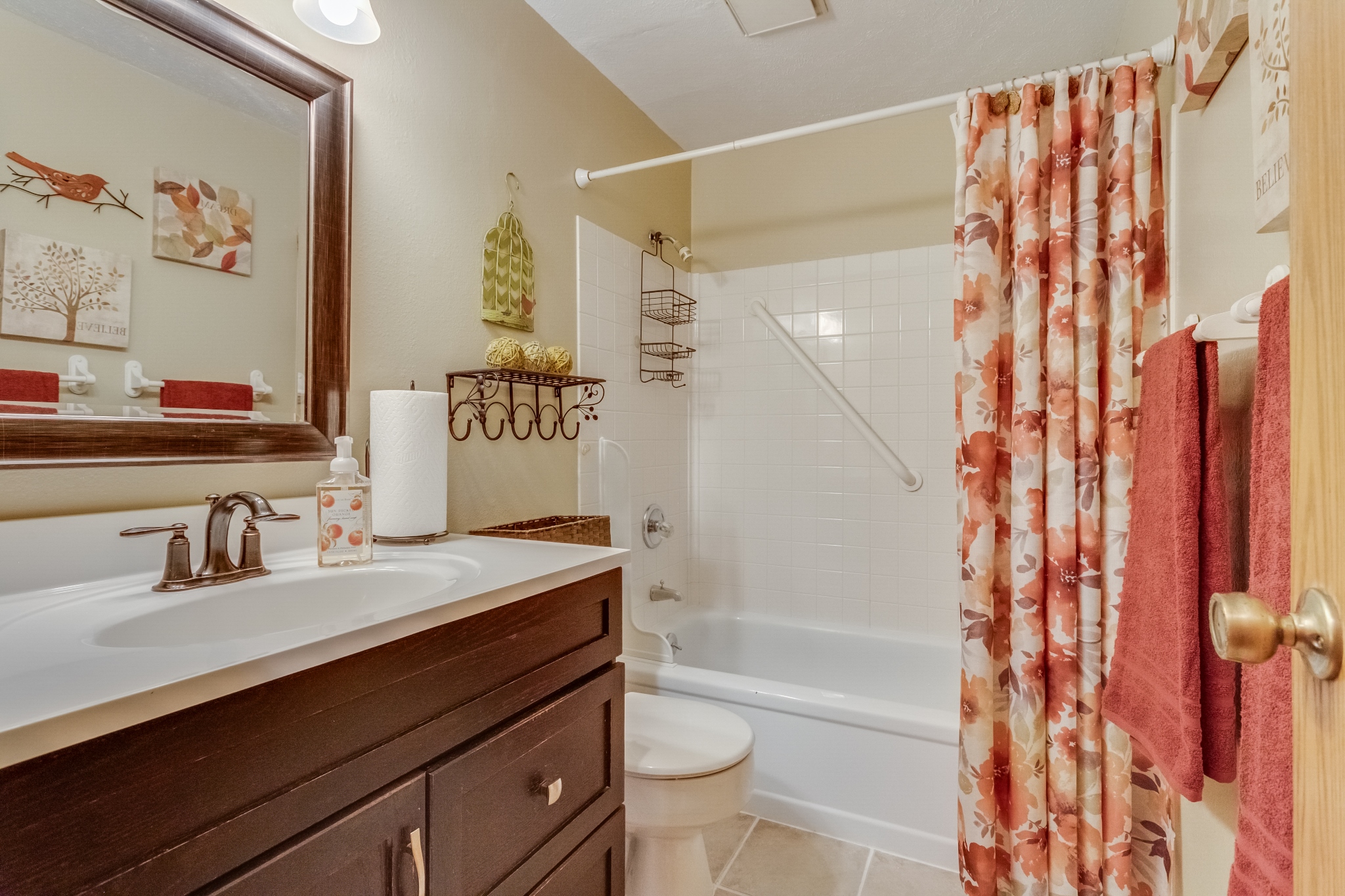 REAL ESTATE LISTING: 461 Verdant Circle Main Level Full Bath