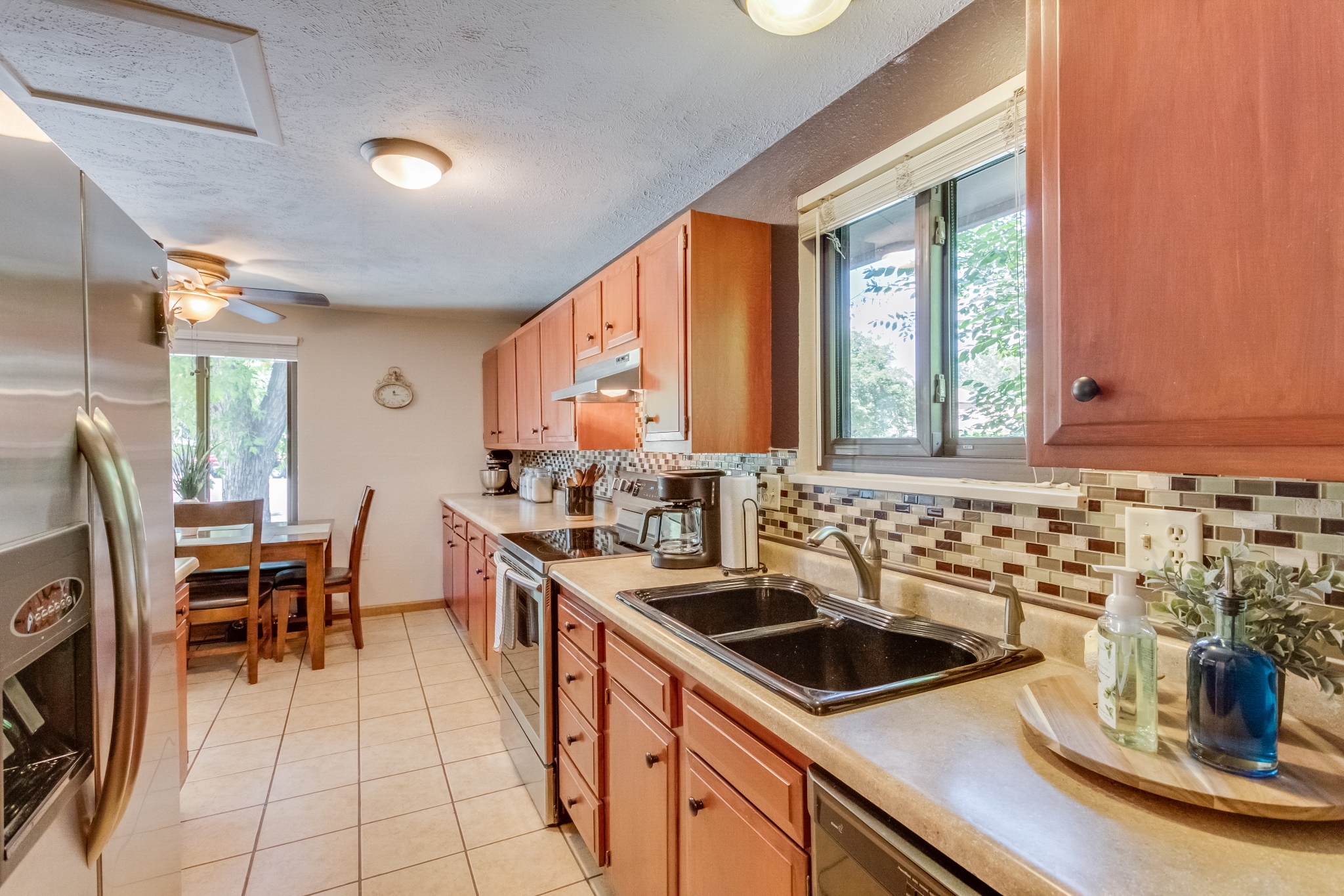 REAL ESTATE LISTING: 461 Verdant Circle Kitchen