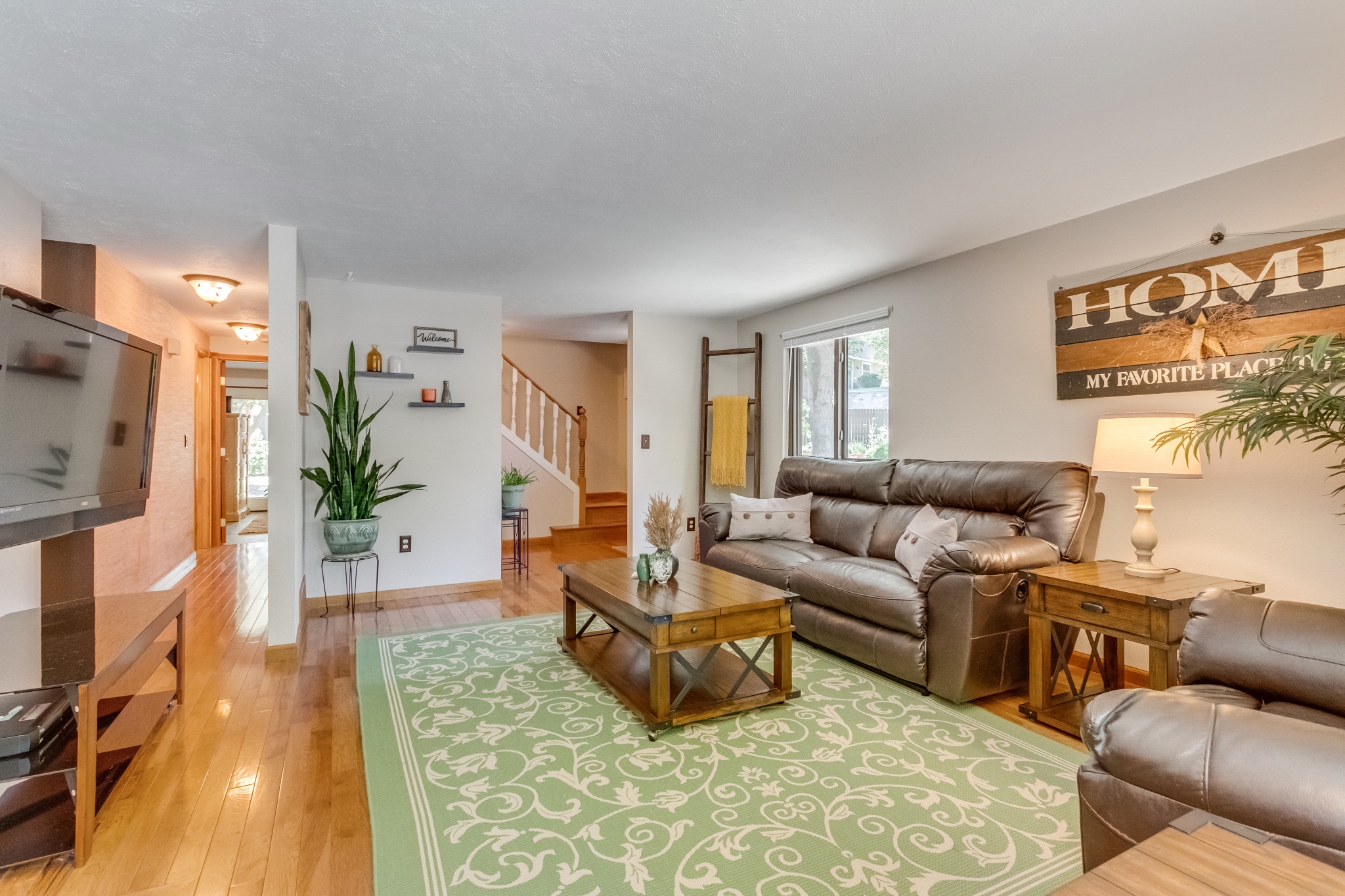 REAL ESTATE LISTING: 461 Verdant Circle Living Room