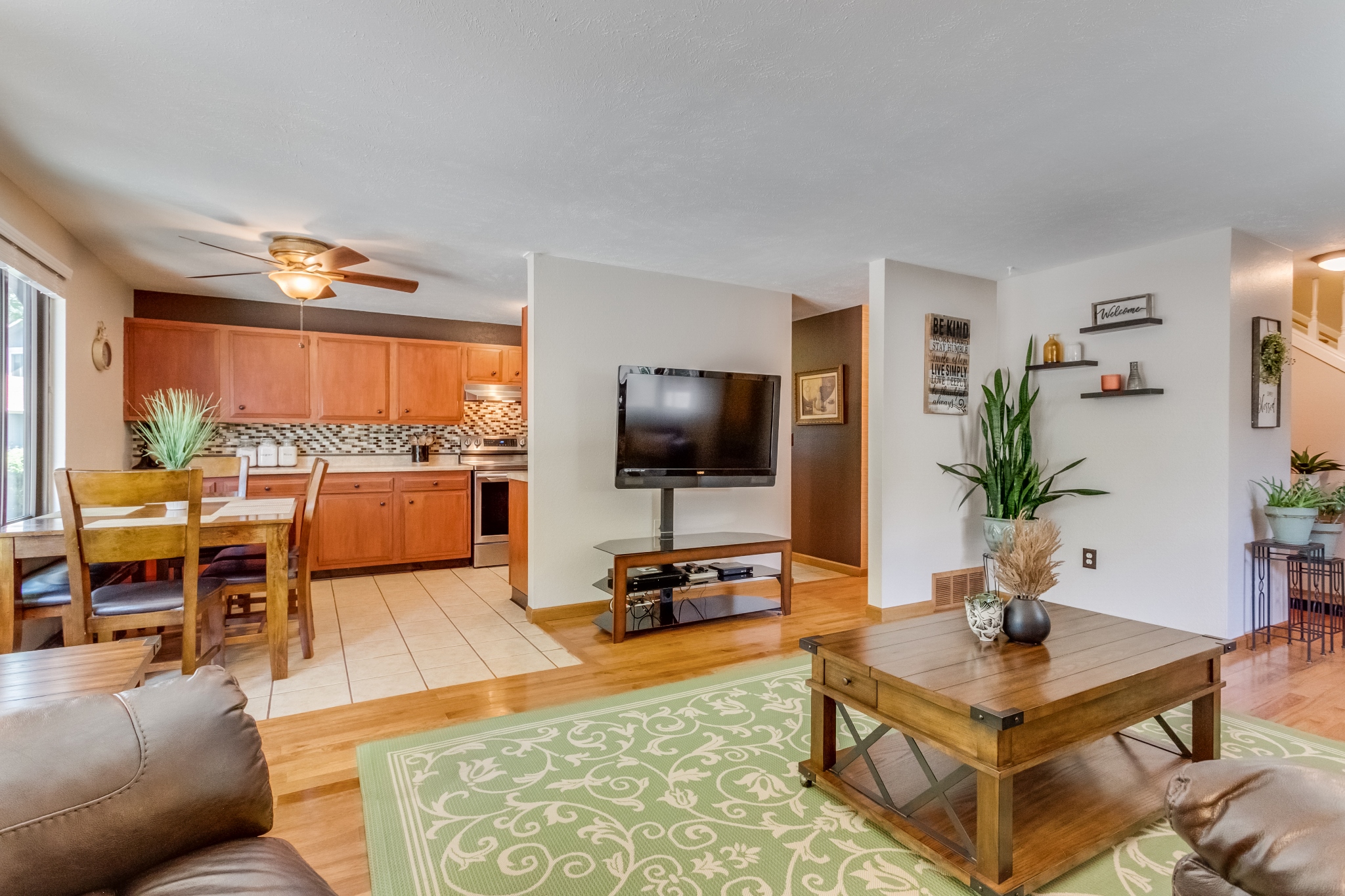 REAL ESTATE LISTING: 461 Verdant Circle Living Room and Kitchen Eating Area