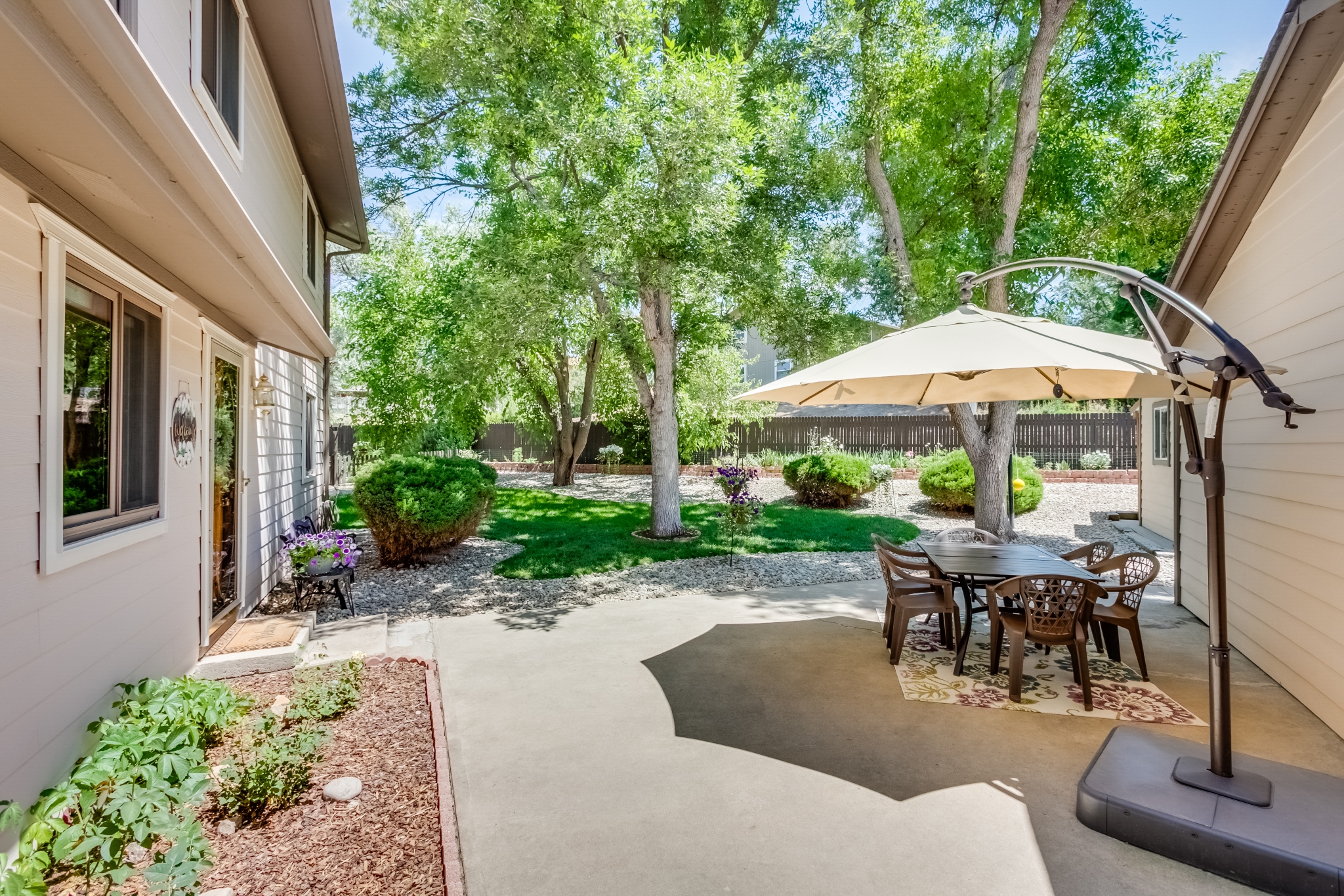 REAL ESTATE LISTING: 461 Verdant Circle Patio and Yard