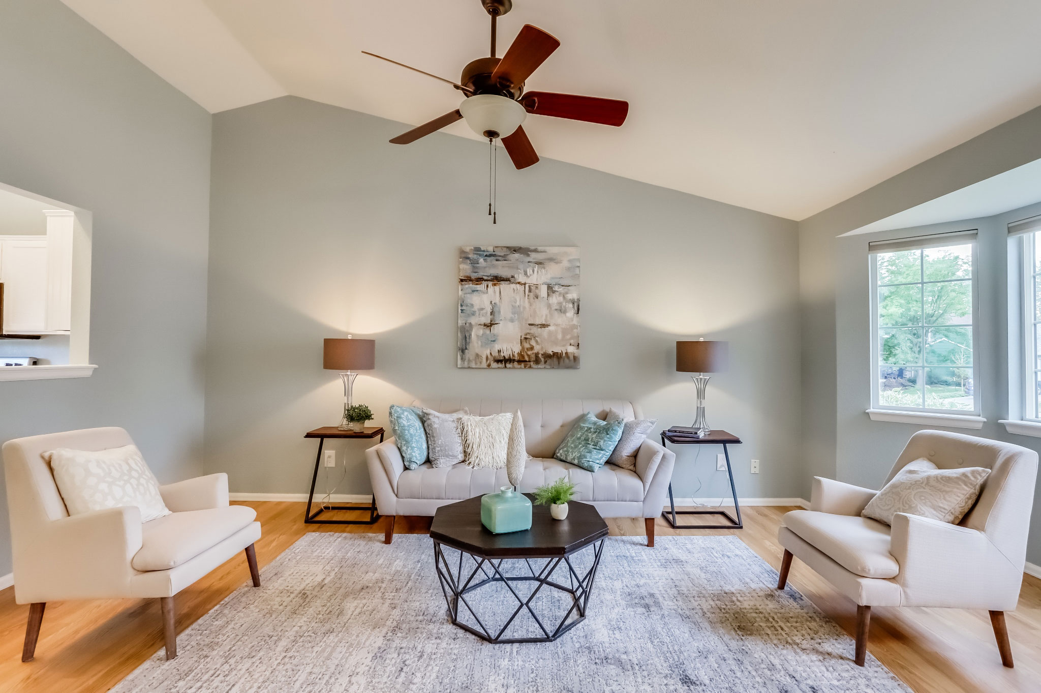 REAL ESTATE LISTING: 2124 Boise Ct Living Room