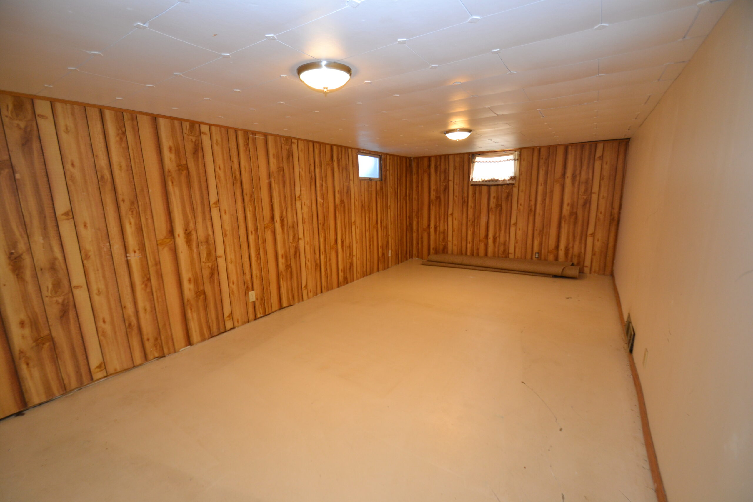 REAL ESTATE LISTING: 2519 14th Ave Recreation Room