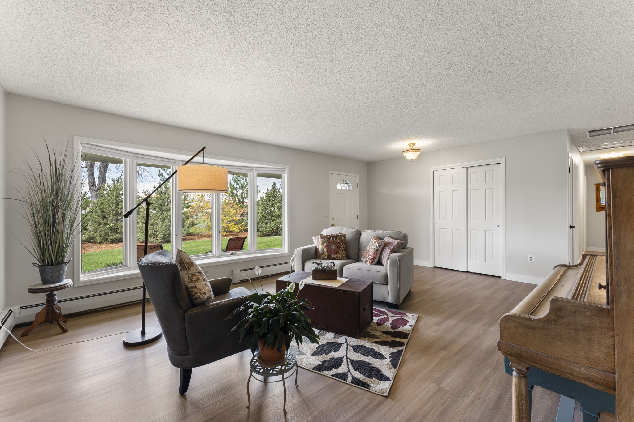 REAL ESTATE LISTING: 12566 CR 1 Living Room