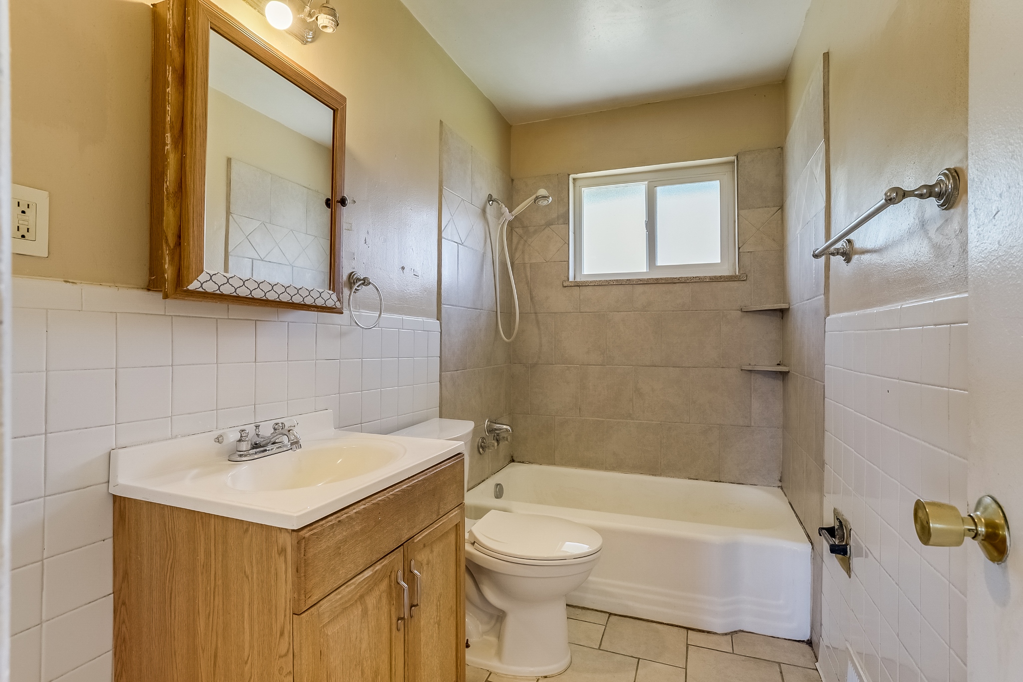 REAL ESTATE LISTING: 3685 Jasmine St Denver Primary Bathroom