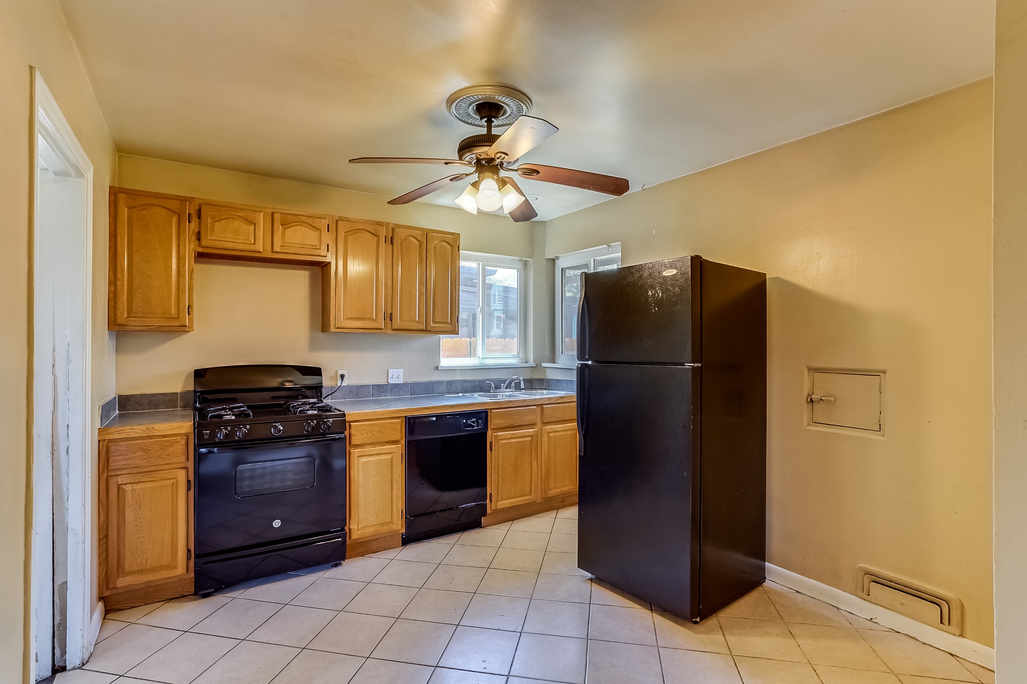 REAL ESTATE LISTING: 3685 Jasmine St Denver Kitchen