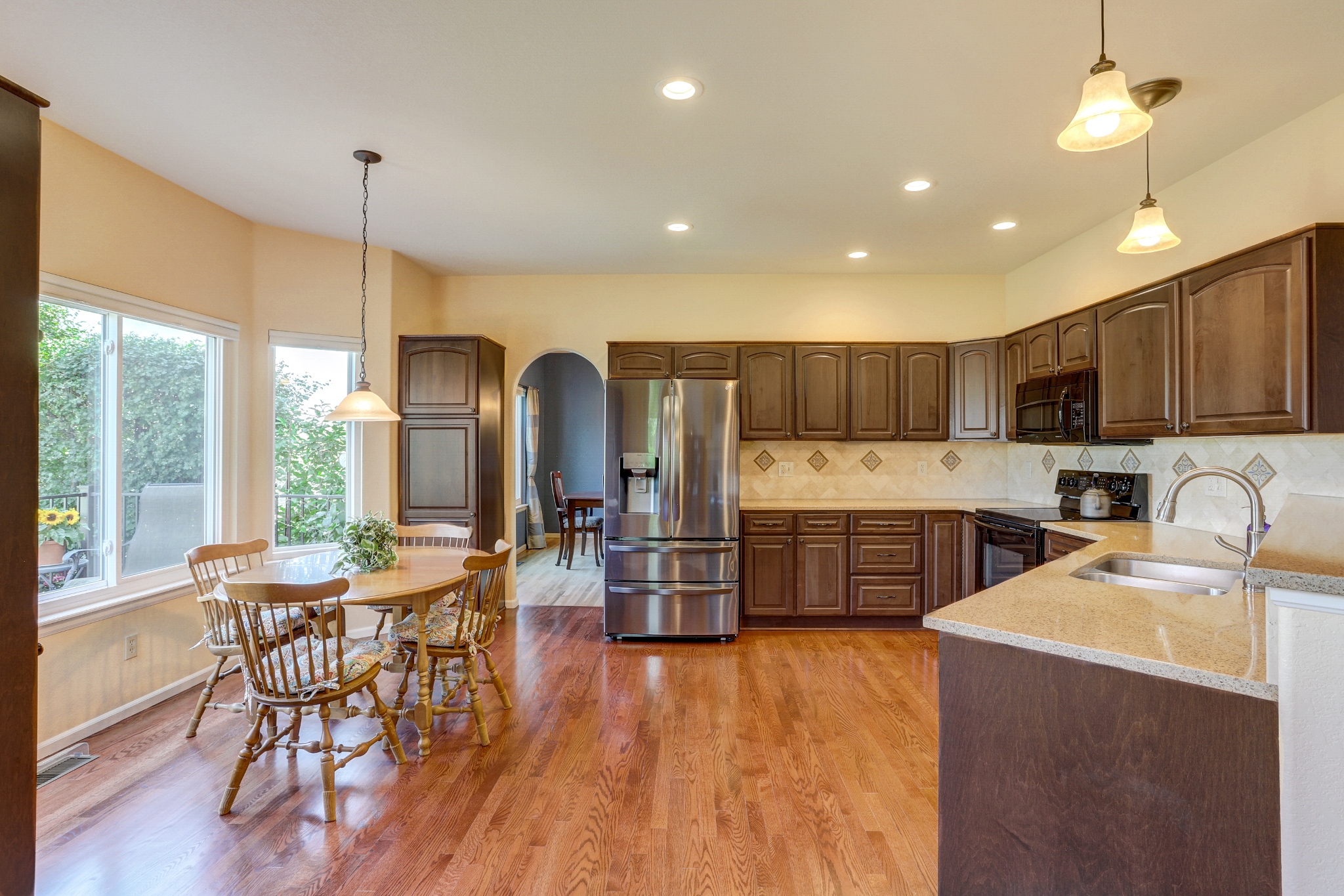 REAL ESTATE LISTING: 610 Clarendon Drive Longmont Kitchen