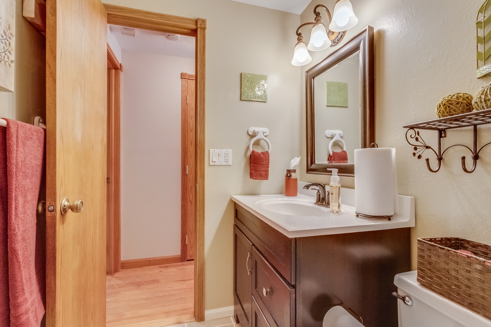 REAL ESTATE LISTING: 461 Verdant Cir Longmont Primary Bath