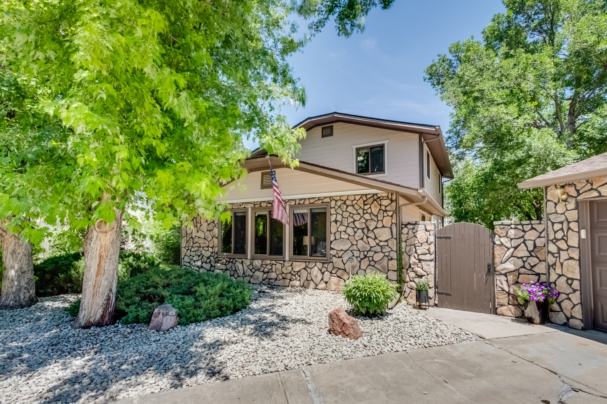 REAL ESTATE LISTING: 461 Verdant Cir Longmont Front Exterior