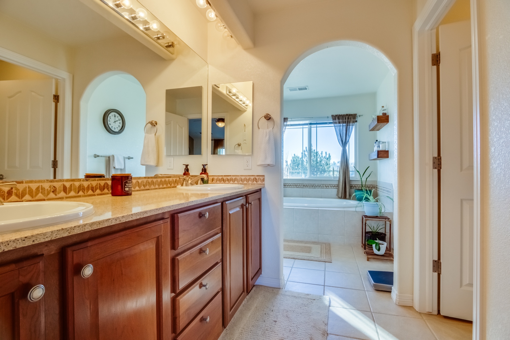 REAL ESTATE LISTING: 16263 Olive Way Brighton Primary Bath
