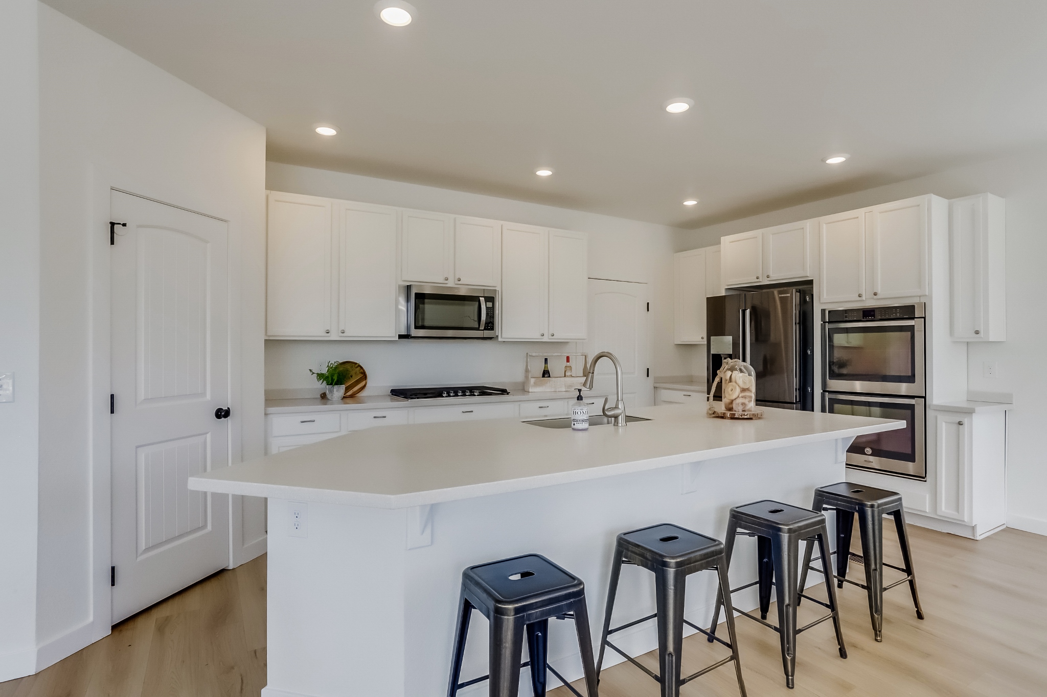 REAL ESTATE LISTING: 2080 Sicily Circle Longmont Kitchen