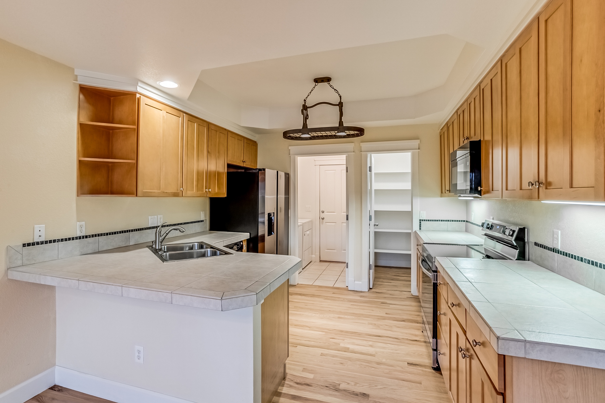 REAL ESTATE LISTING: 447 Olympia Ave Longmont Kitchen