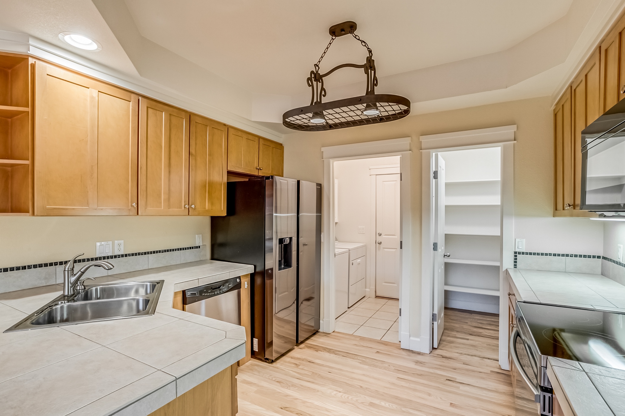 REAL ESTATE LISTING: 447 Olympia Ave Longmont Kitchen