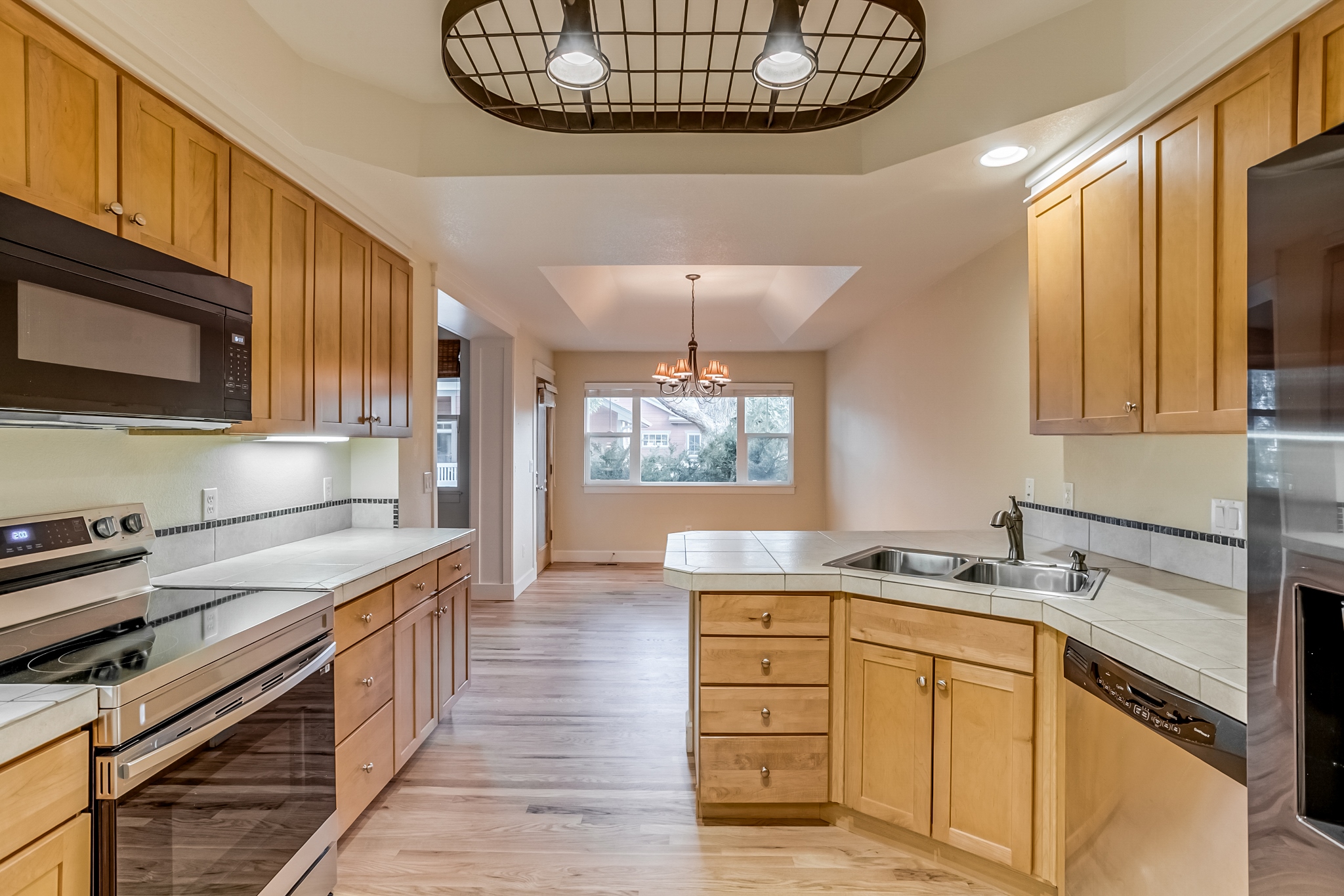 REAL ESTATE LISTING: 447 Olympia Ave Longmont Kitchen
