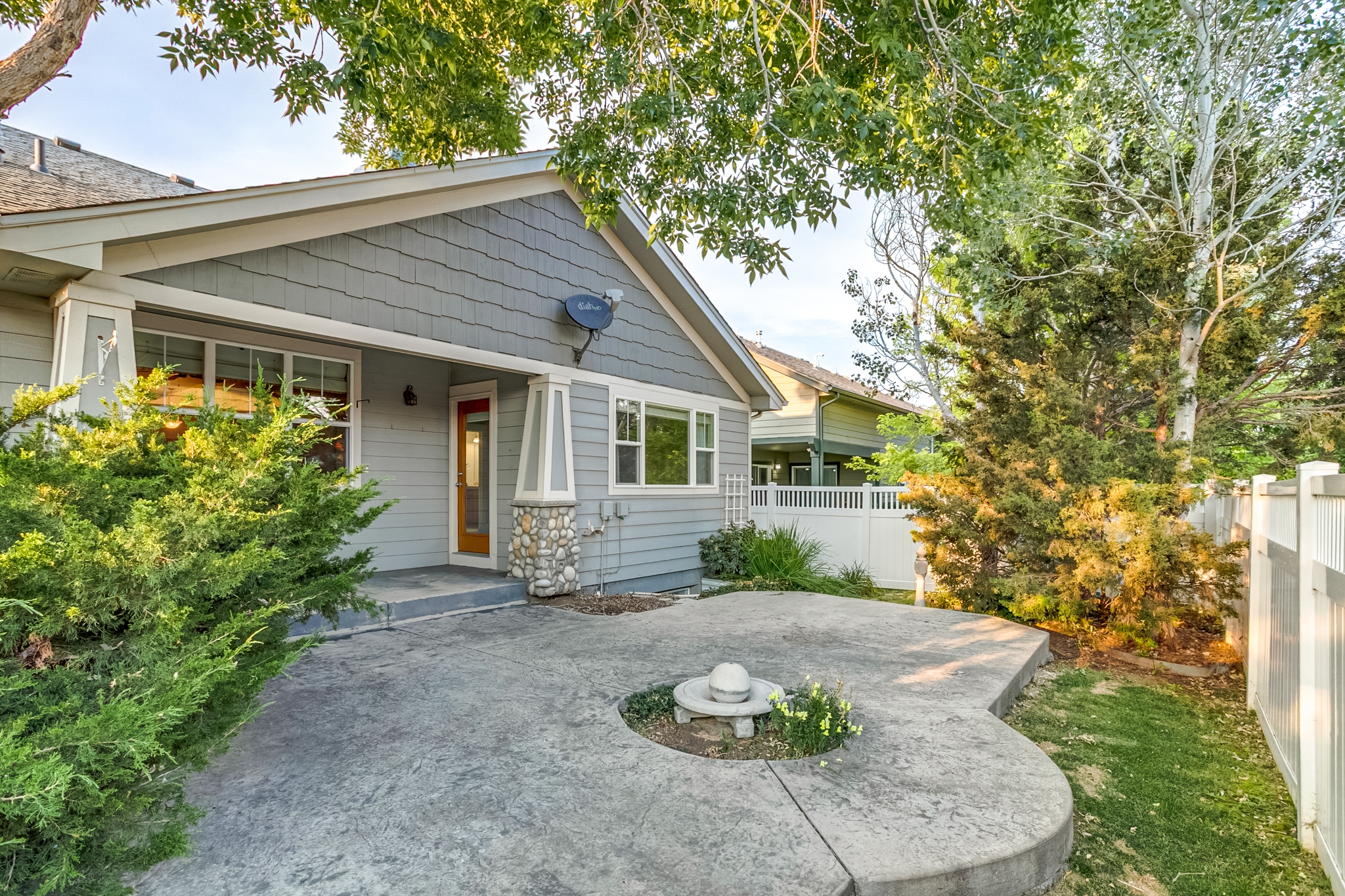REAL ESTATE LISTING: 447 Olympia Ave Longmont Back Patio