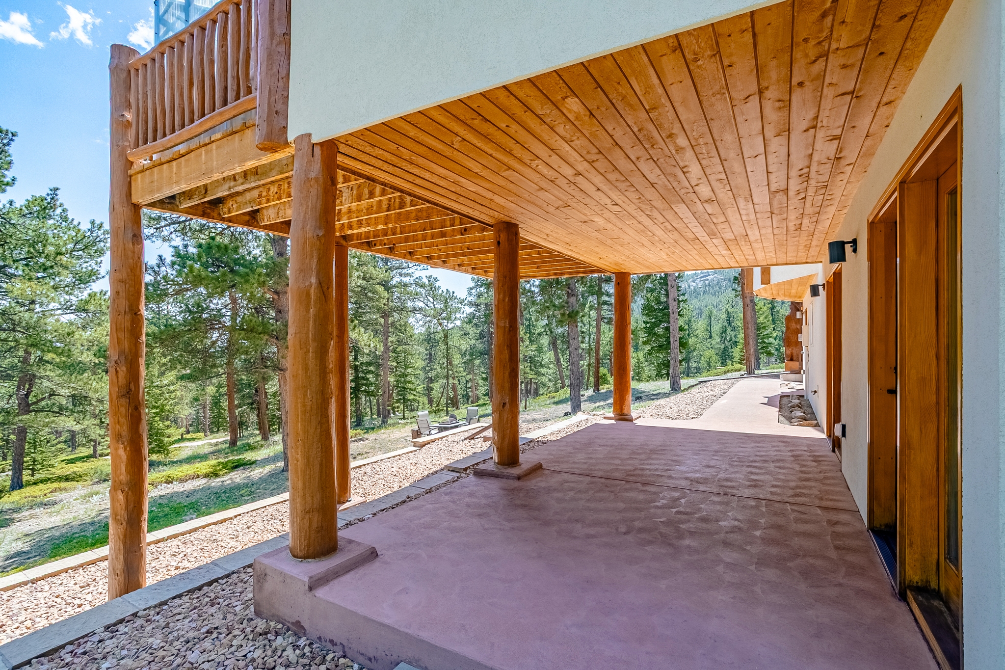 REAL ESTATE LISTING: 221 Rockledge Circle Lyons Basement Patio