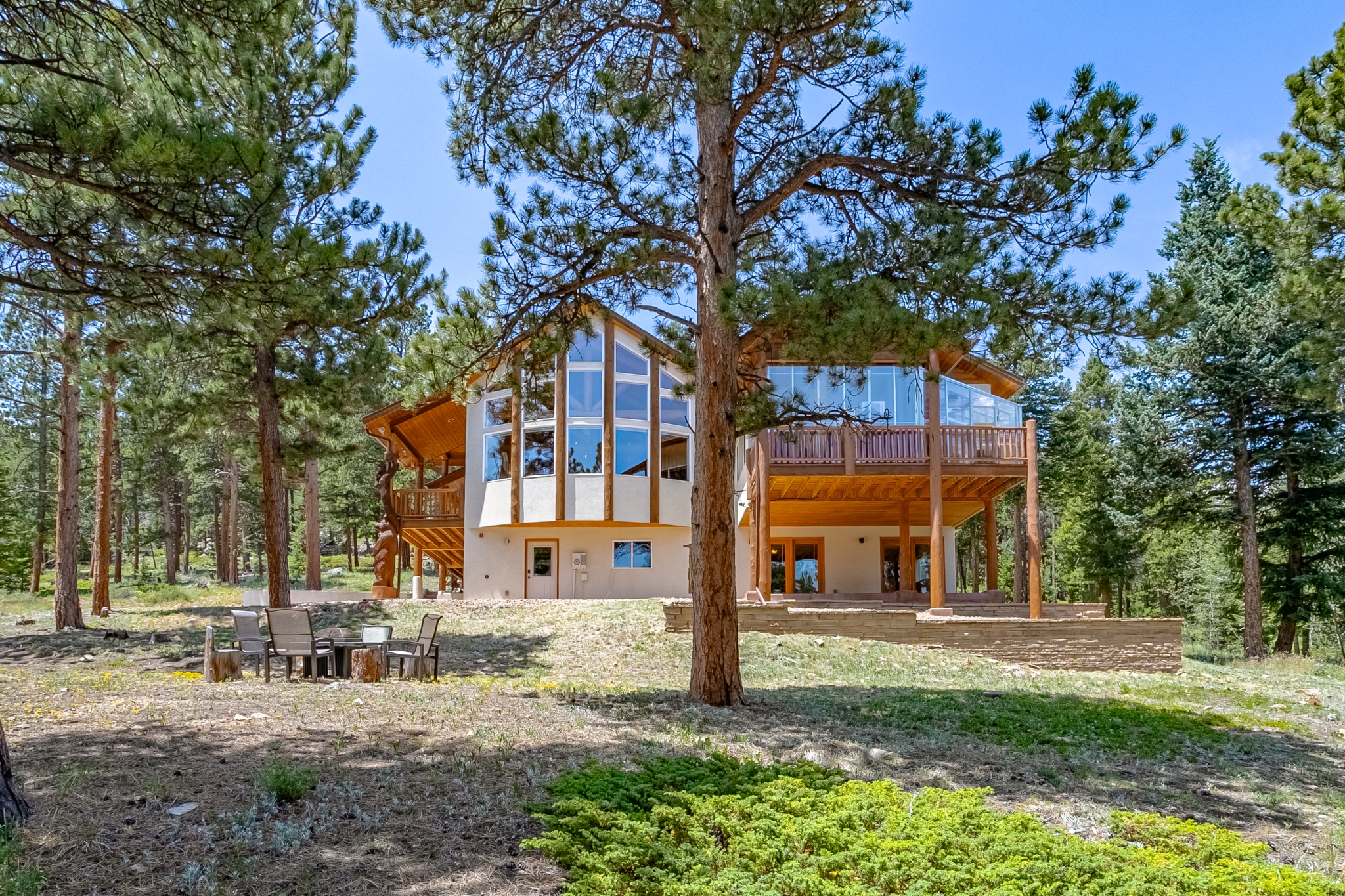REAL ESTATE LISTING: 221 Rockledge Circle Lyons